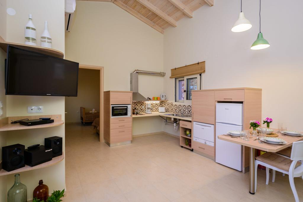Aksos Suites Accessible Accommodation Agia  Quarto foto